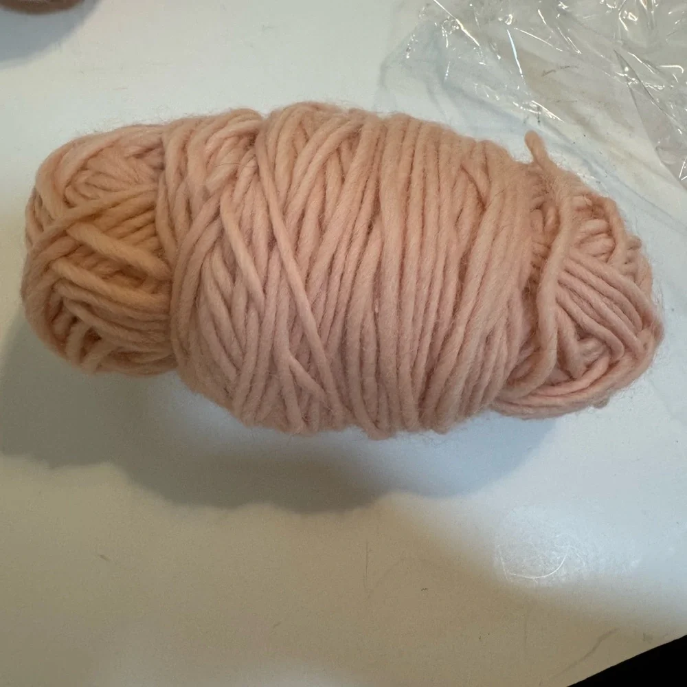 Roving Yarn in 100% wool.  Soft/ warm breathable - Picture 7 of 8
